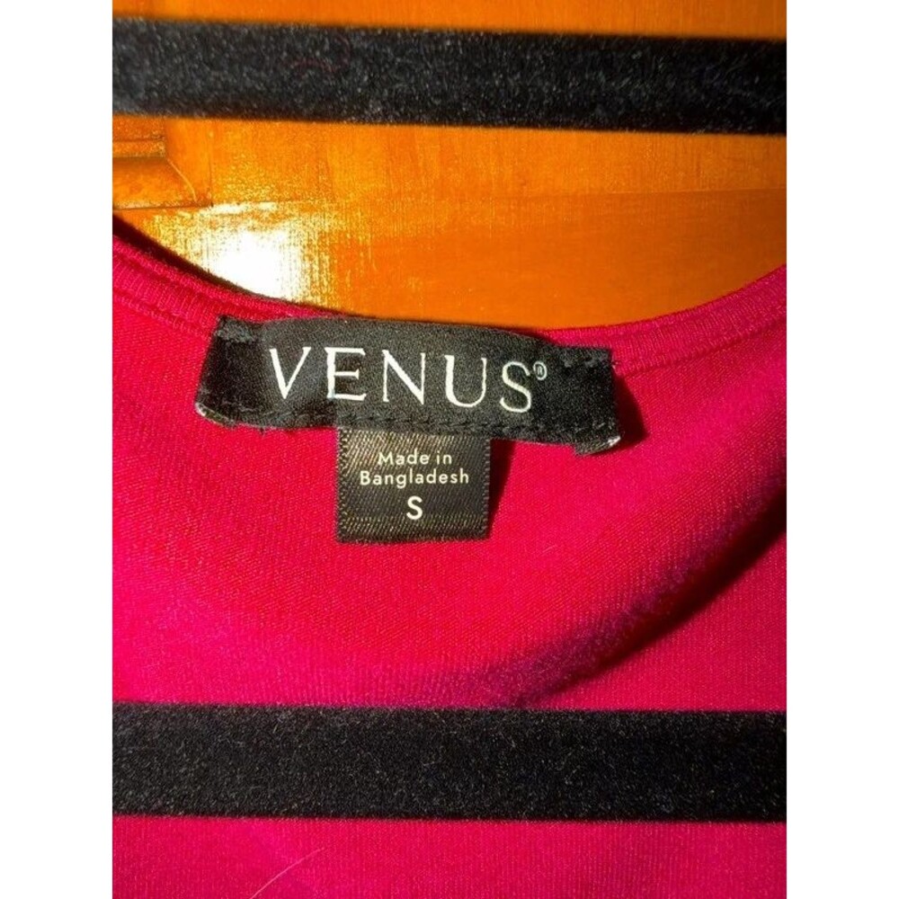 Ruched V-neck Top in Raspberry Red - Picture 2 of 6